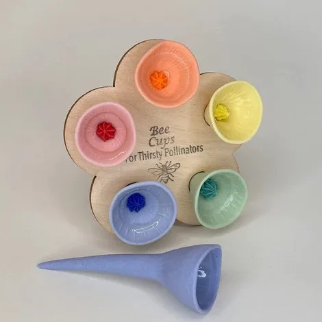 

5pcs Bee-friendly Resin Flower Water Cup Wood Insect Drinking Station Bee Watering Station Bee Cup