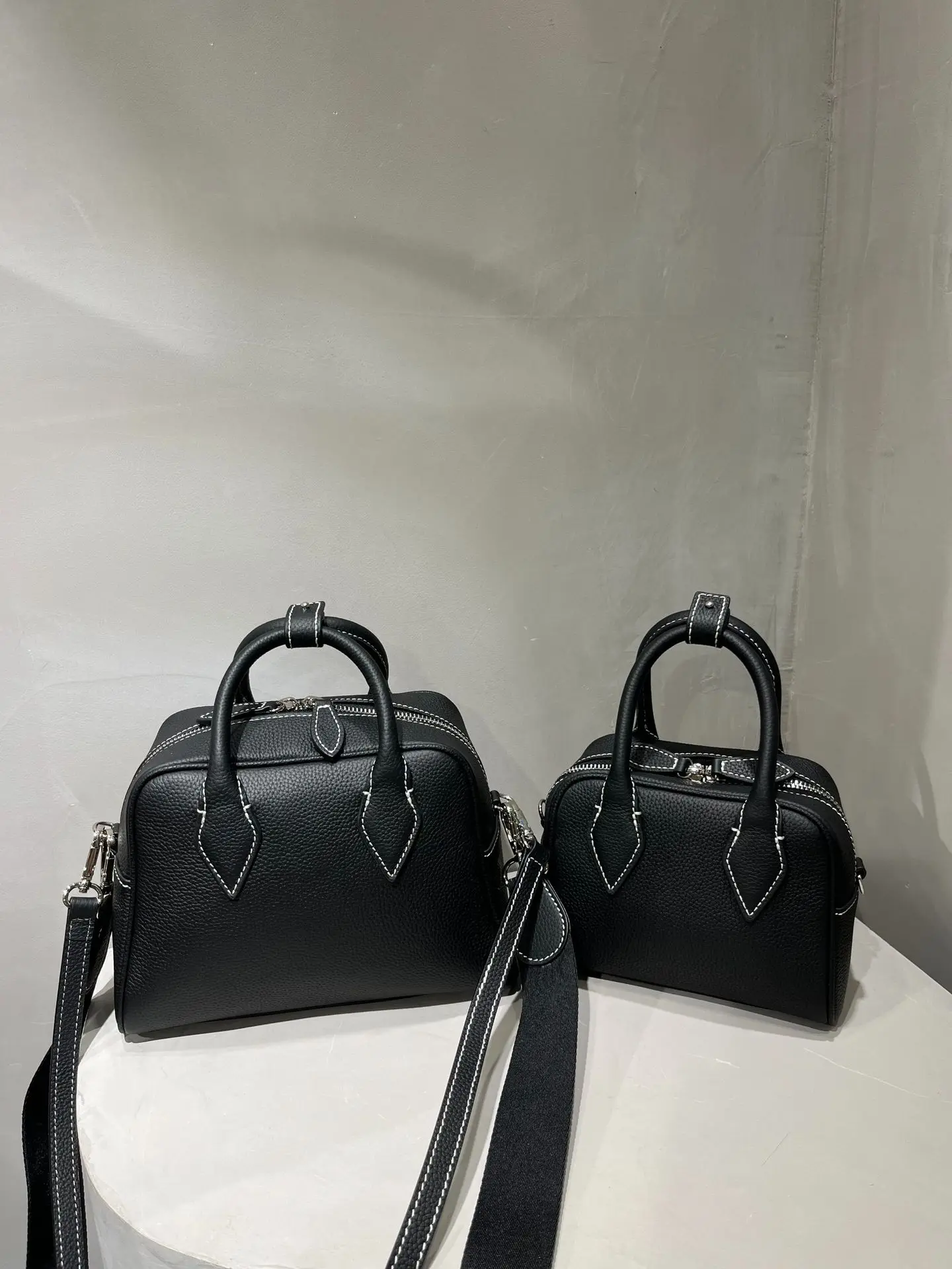 Withered 2024 Italian Retro Design Cowhide Large Capacity Tote Bag Genuine Leather Handbag Commuter Leisure Messenger Bag Ladies
