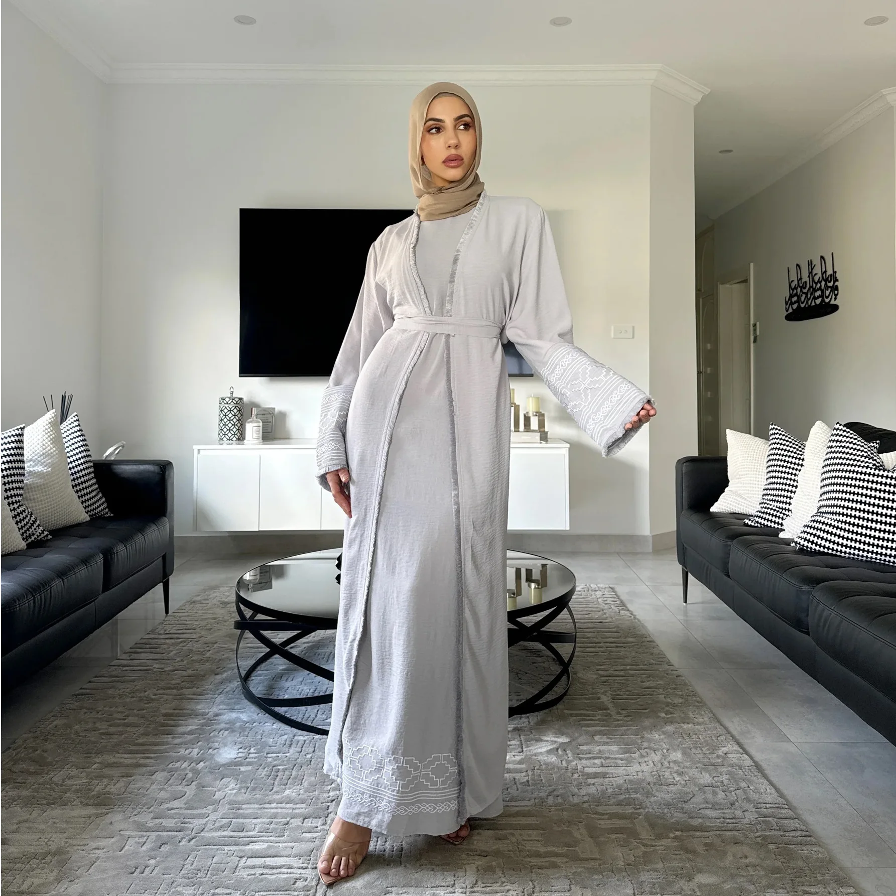 Robe transfrontalière du moyen-orient abaya boutique broderie mode bord frangé cardigan robe robe musulmane cw67807