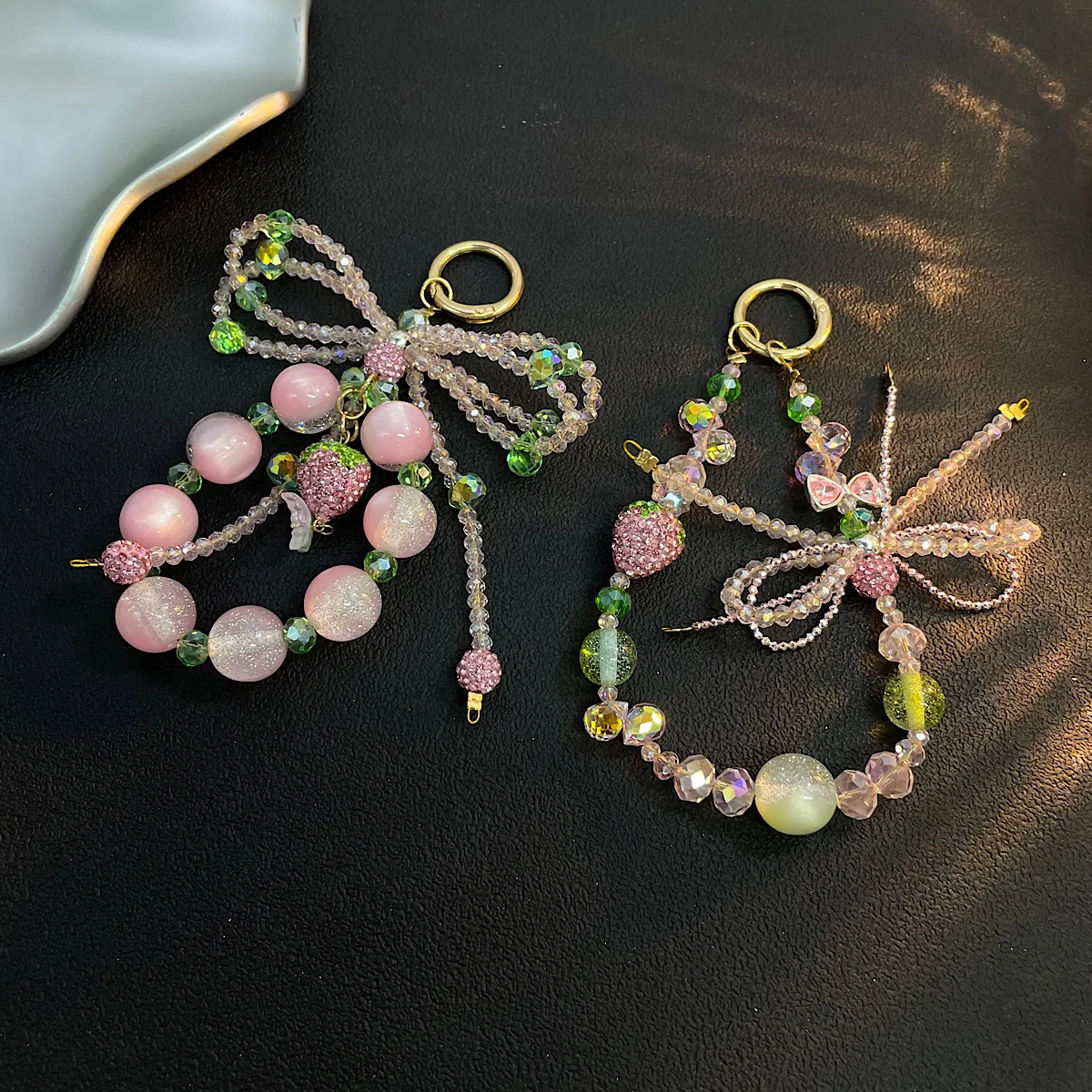 

Strawberry Diamond Ball Mobile Rope Bead Crystal Round Bead Pendant Bow Mobile Chain