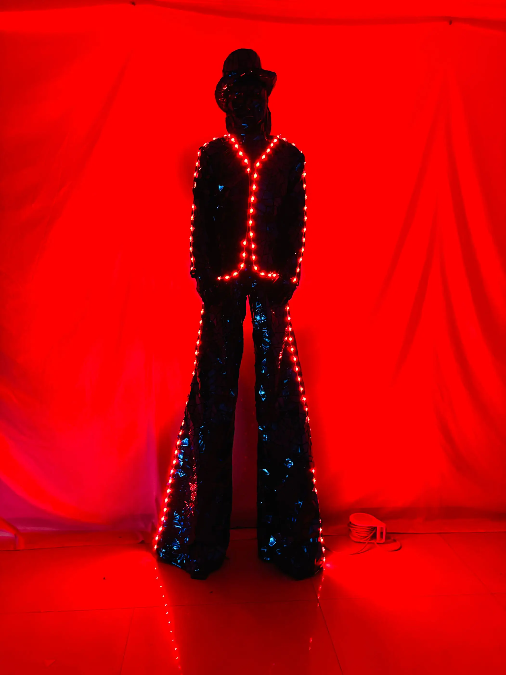 New Full Color fault Mirror LED Robot Suit Costume Clothes Stilts Walker Costume LED Lights Stage Show