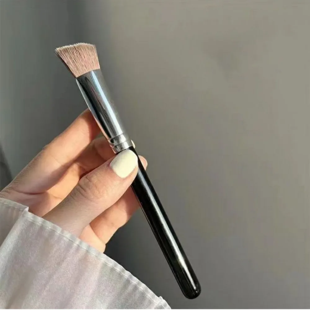 Neue abgewinkelte Dreieck Make-up Pinsel Nase Kontur Erhellen Unter Augen Concealer Pinsel Textmarker Pinsel Frauen