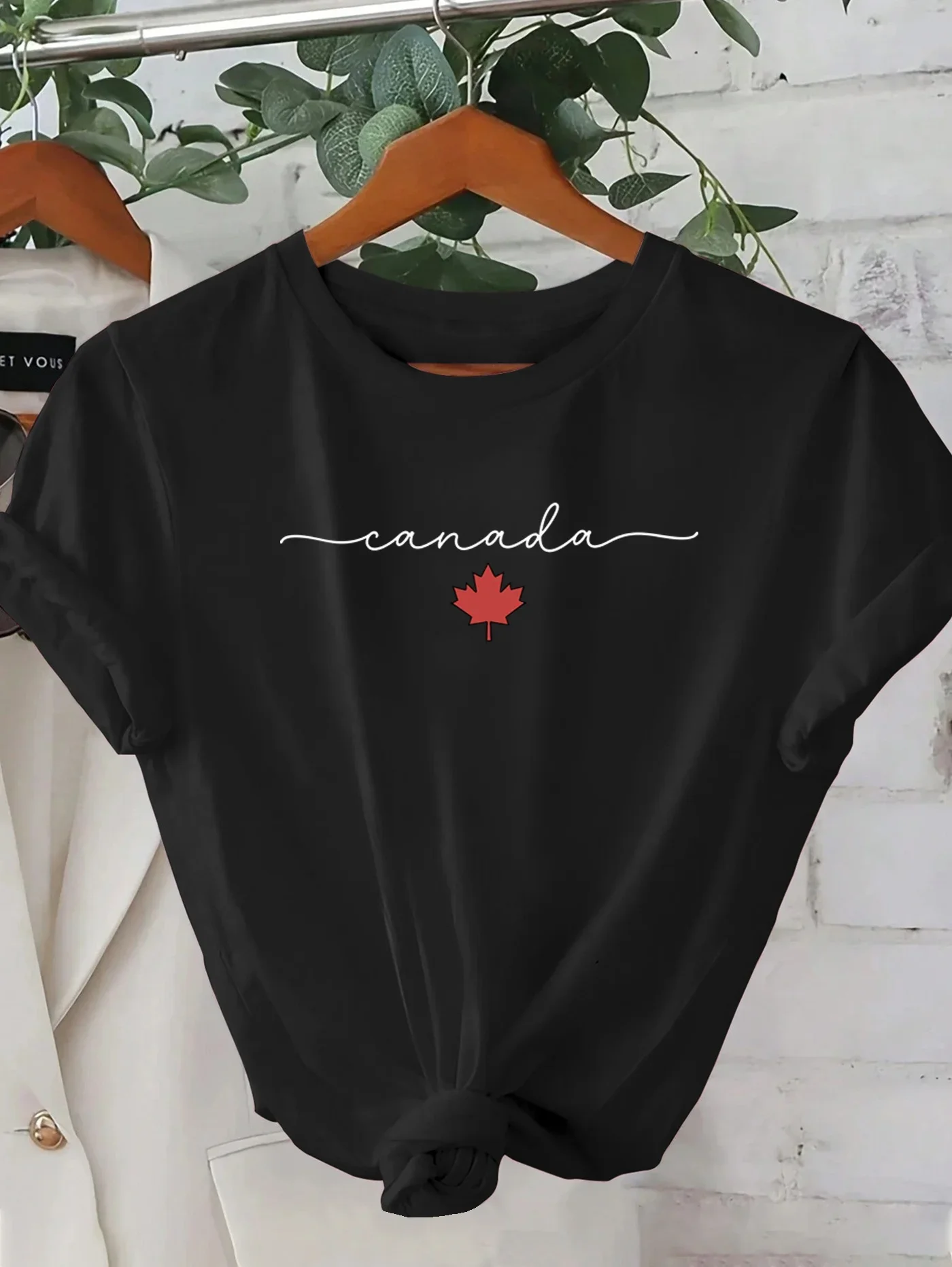 Canada Maple Leaf Printed Women's T-shirt Top Short Sleeve Round Neck Women's Casual T-shirt Summer Women's Clothing