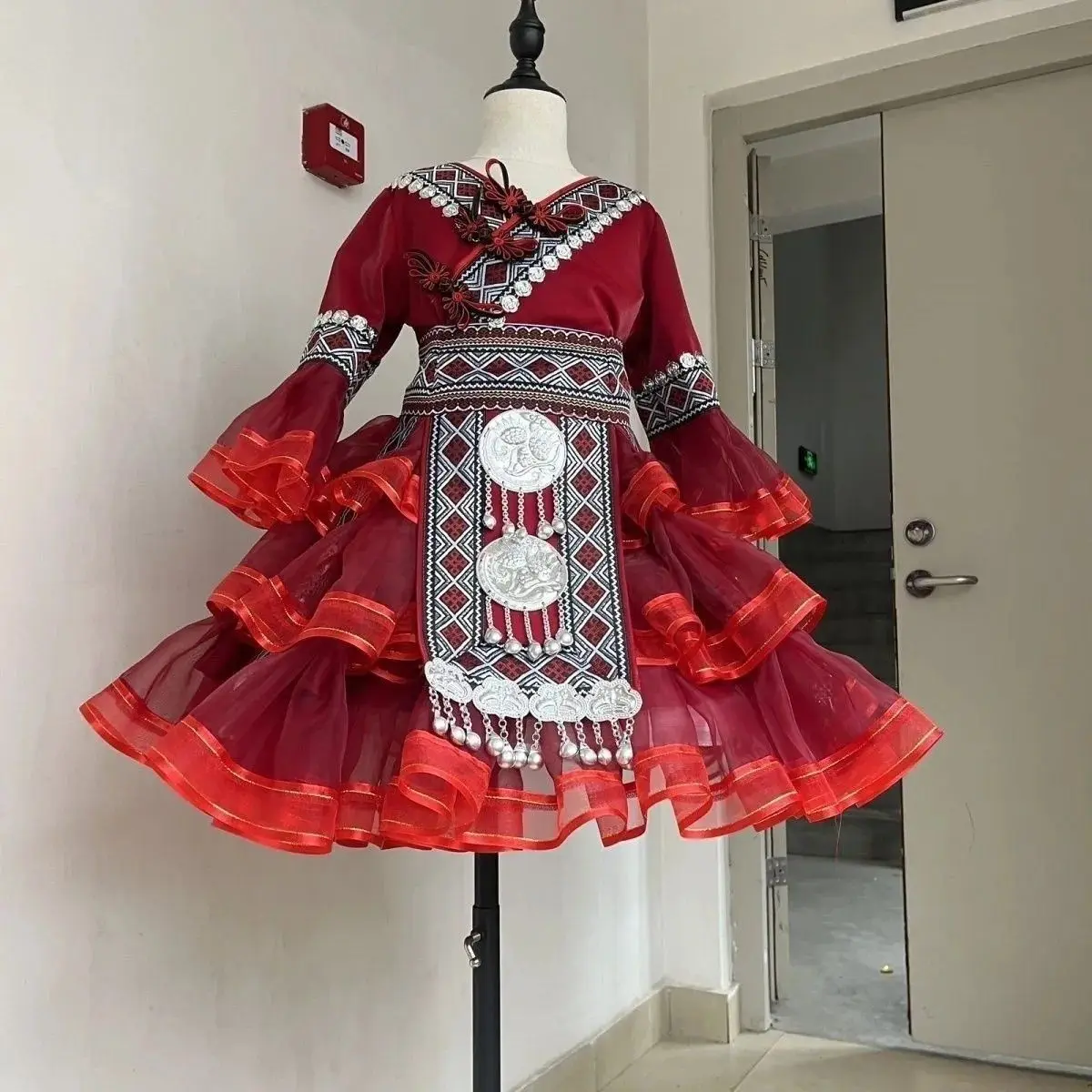 

Miaojiang red Miao new suit girl clothing photography travel photography