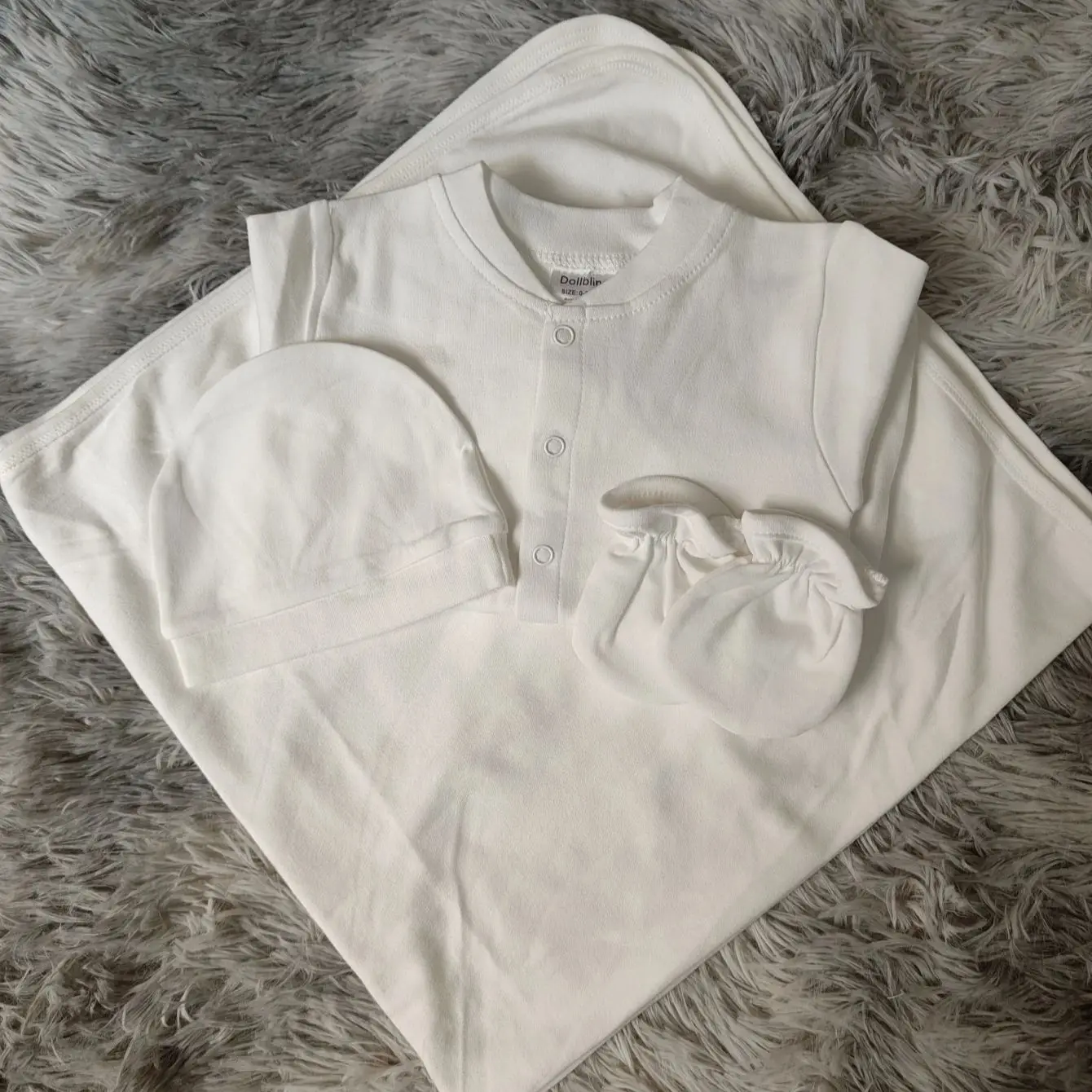 純綿の柔らかく通気性のあるベビーロンパースセット、新生児用帽子、ミトン、おくるみブランケット、0〜9ヶ月