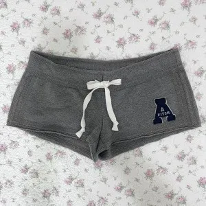 Y2K Retro Sweatshorts mit Buchstaben-Patch, Kordelzug, niedriger Bund, umgeschlagener Saum, lässige Streetwear – Detail 1