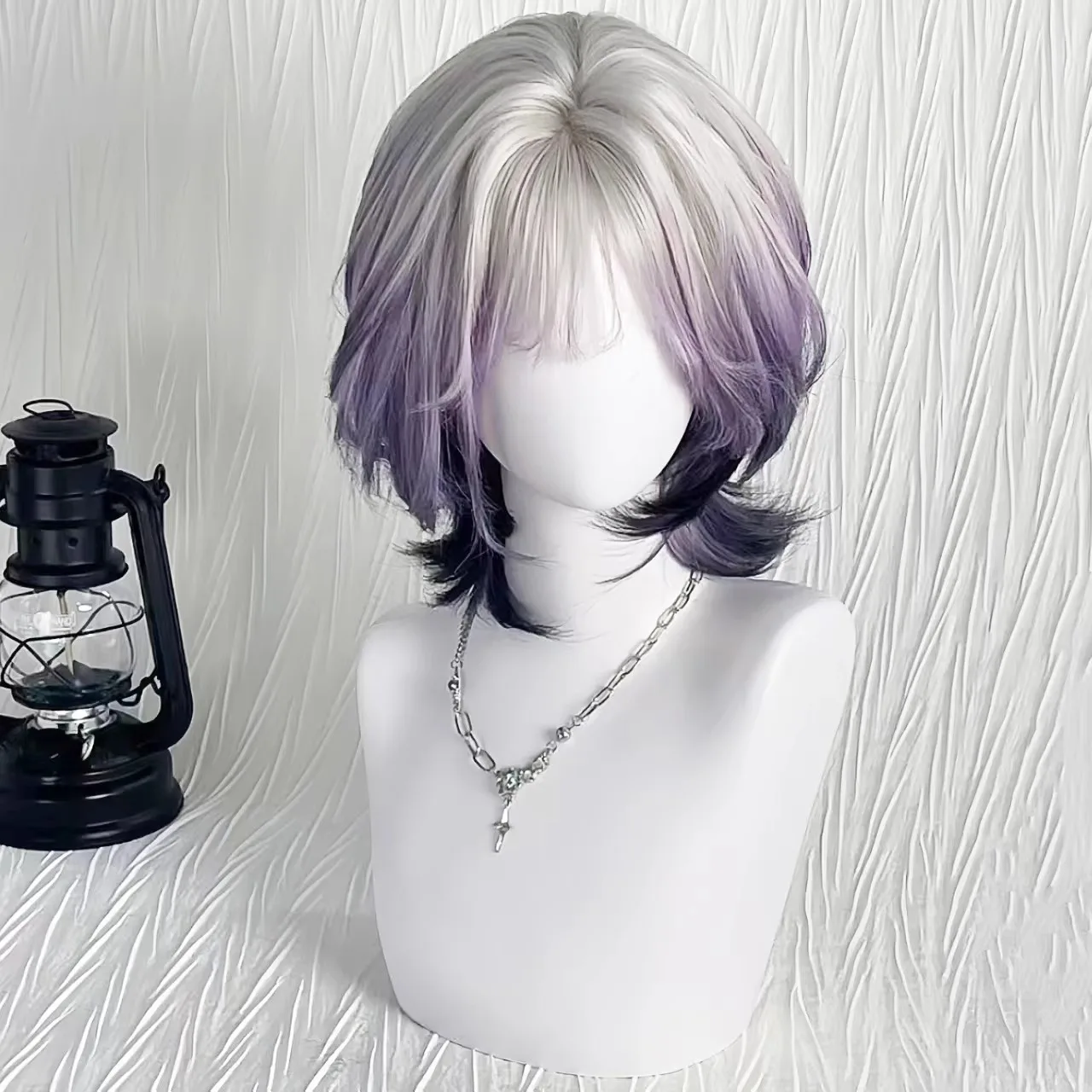 Silber-Lila Farbverlauf Kurzhaarperücke aus Chemiefaser Synthetische Perücke mit Highlights Farbverlauf Lolita Lockige Haarperücke - Trendperücke