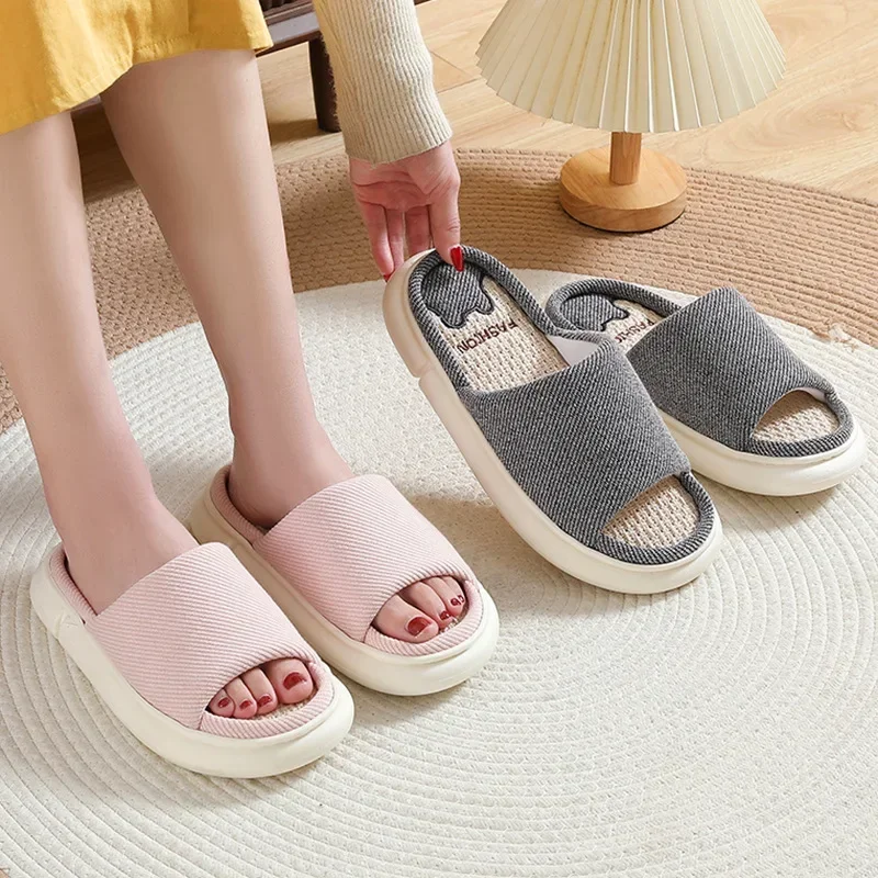 Zapatillas de lino para el hogar para hombre y mujer, chanclas suaves y cómodas para el dormitorio, zapatos planos de algodón con plataforma, antideslizantes para el ocio