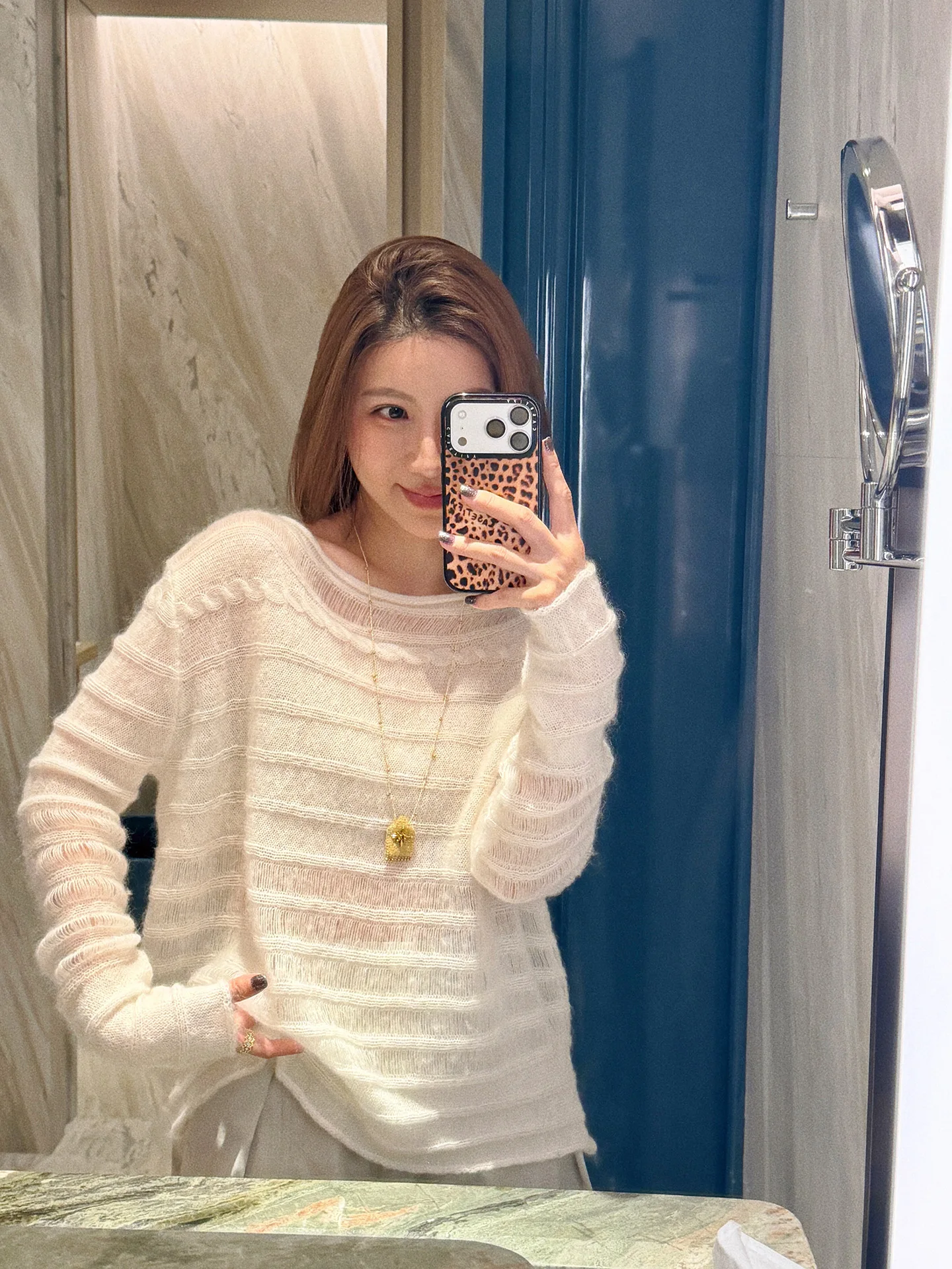 

Свитер Tang Youyou из ультралегкой мягкой шерсти, вязаный, с длинным рукавом, ажурный, на одно плечо, женский топ, элегантный стиль, повседневная одежда