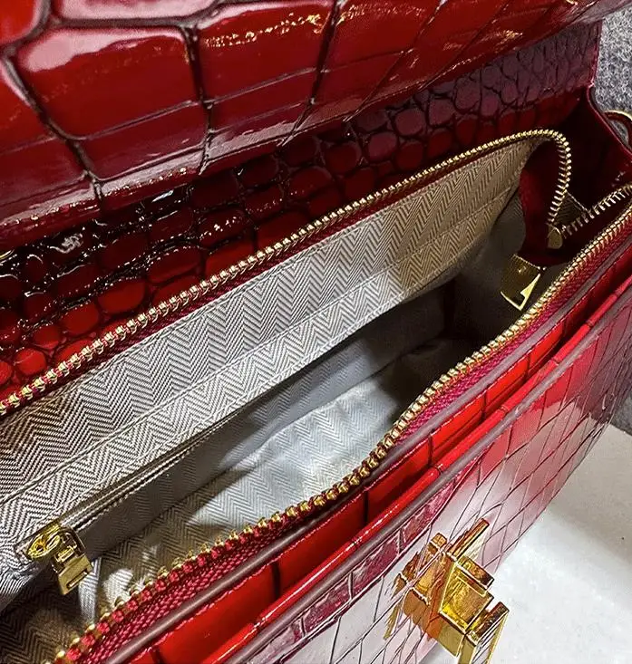 Luxury Fashion Leather Women Handbags Crocodile Pattern Lady Shoulder Messenger Red Bag New Large Capacity Portable Shell Bags