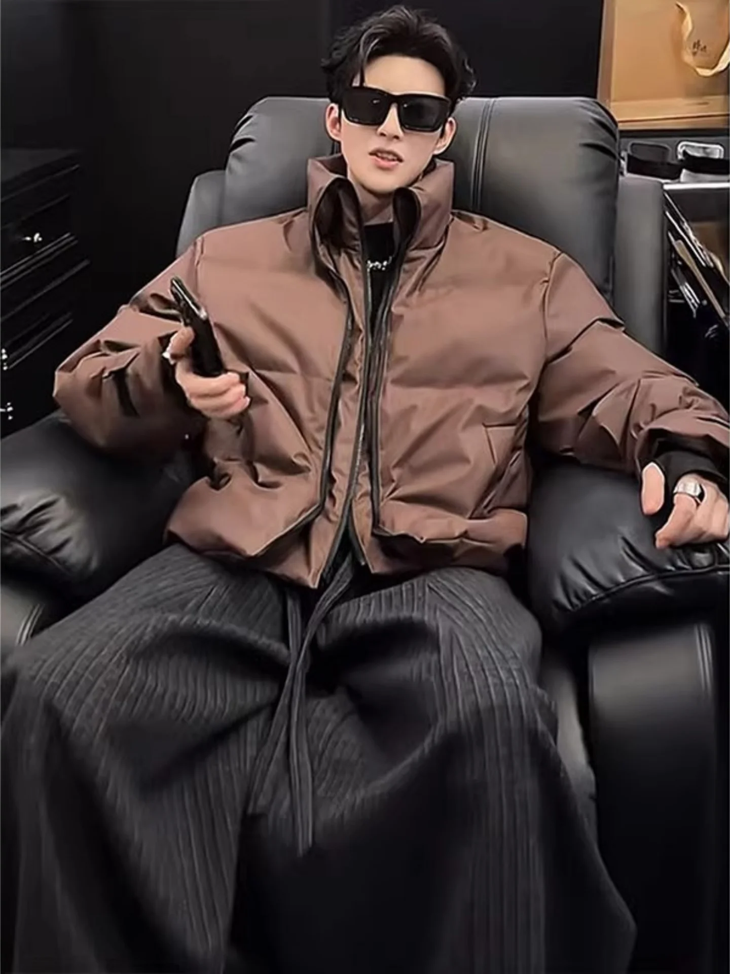 

Мужская зимняя куртка American Style: утепленное хлопковое пальто с воротником-стойкой, имитация двухслойности, теплая верхняя одежда