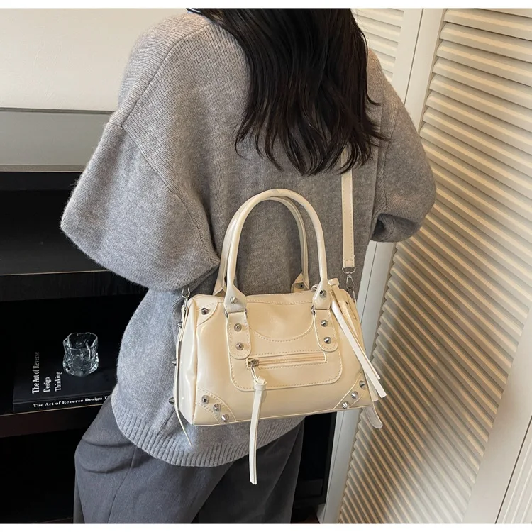 

PU leather retro patchwork high-end single-shoulder rivet Boston pillowcase crossbody handbag