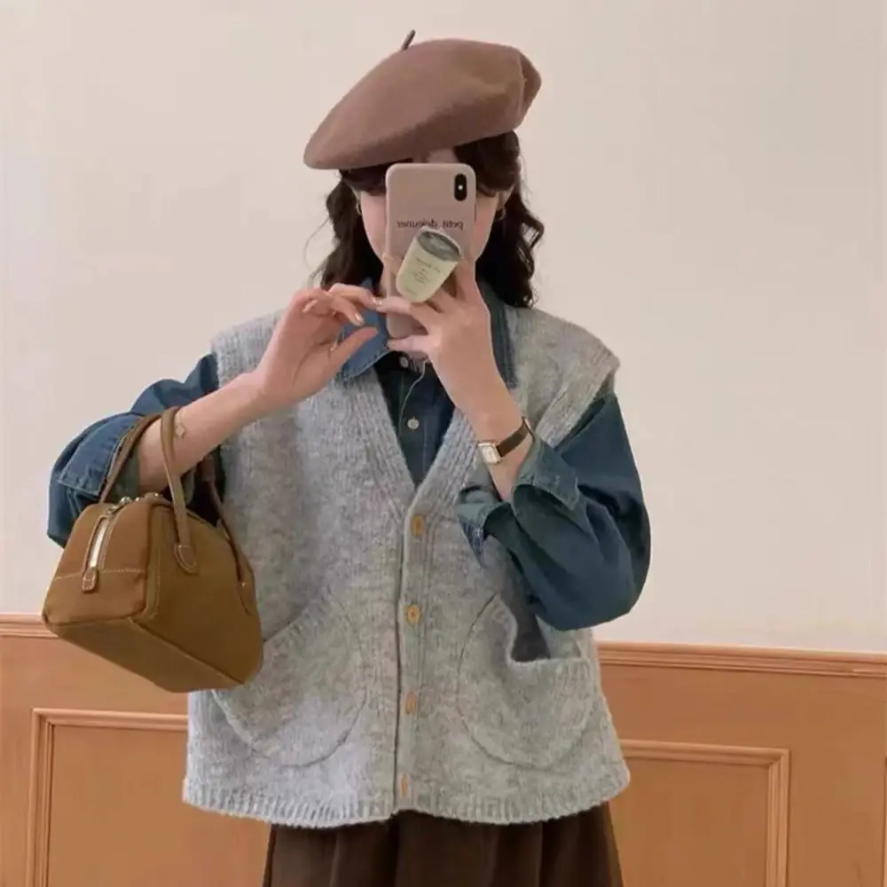 V-neck Knitted Sweater Vest Women's 2026 New Korean Style Loose Spring Autumn Layered Sleeveless Single-breasted Cardigan Tops