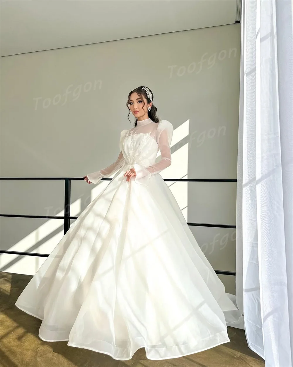 Toofgon Collo alto Maniche lunghe Una linea Abiti da sposa Personalizzato Organza Perline Applicazioni di pizzo Abito da sposa Abito da festa musulmano
