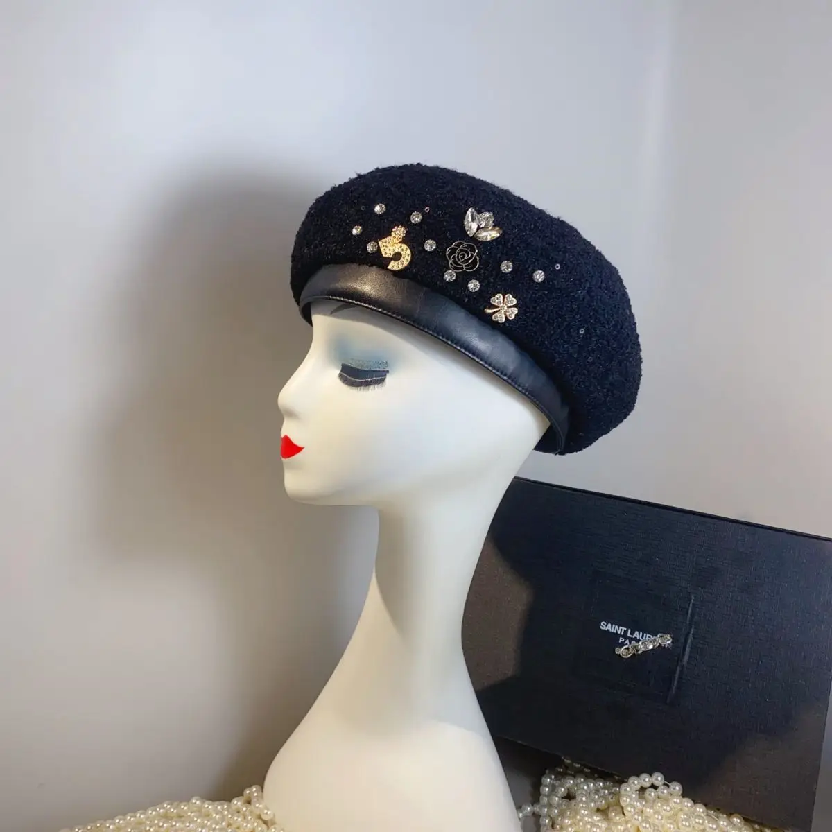 Spring and Autumn fashion small fragrant wind sequin leather brim beret European and American flash diamond outdoor shopping hat