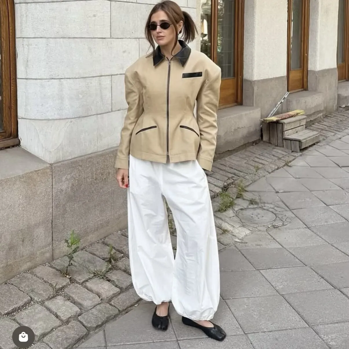 ファッショナブルなジッパーレザートリムスリムフィットジャケットアウターウェア女性用多用途スタイリッシュなフレンチスタイルポリエステル繊維コート