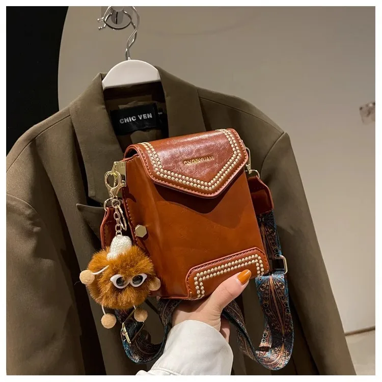 

​ ​ Новинка 2023 года, сумка через плечо для телефона с широким ремешком, минималистичный кошелек на плечо для женщин, шикарный универсальный нишевый дизайн, модные руки