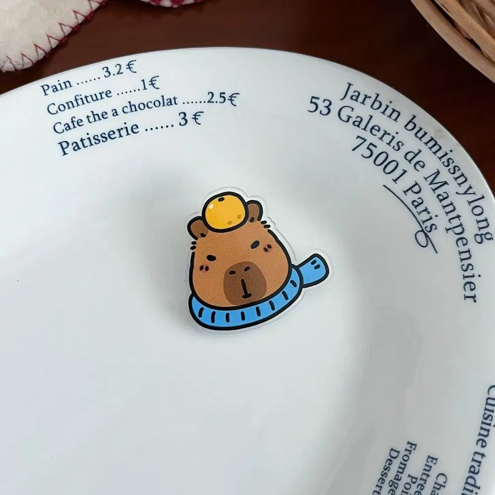1PC Kawaii Capybara การ์ตูน Pins อะคริลิคเครื่องประดับเข็มกลัดรูปร่างน่ารักอุปกรณ์เสริมอเนกประสงค์ Lapel ป้ายกระเป๋าเป้สะพายหลัง