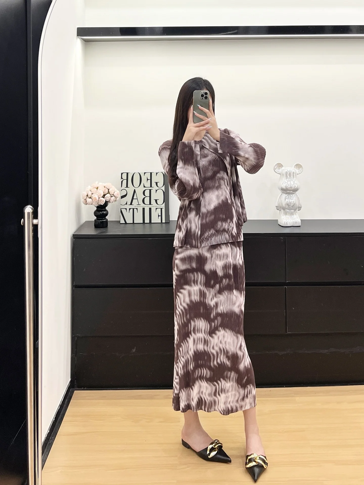 

Women Three Piece Round Neck Sleeveless Geometric Pattern T-Shirt Long Sleeve Cardigan Jacket Loose Large Size Stretch Skirt