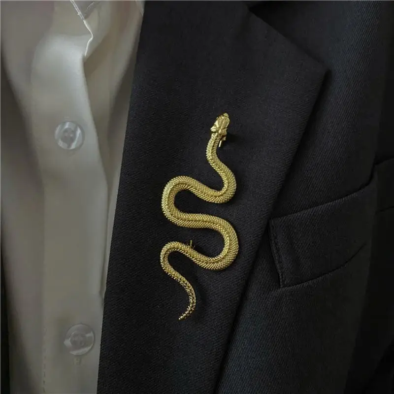 Fashion Vintage Gold Metal Snake Shaped Brooches For Women Men Suit Clothing Personalized Python Brooch Lapel Pins Party Jewelry