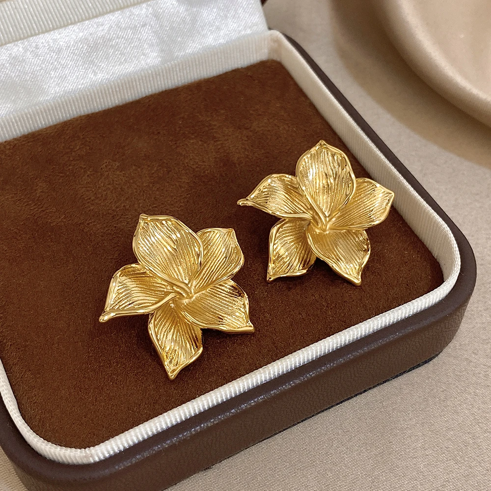 Greatera Golden Three-dimensional Trumpet Flower Shape Stud Earrings Unique Light Luxury Lines Original Design Women's Jewelry