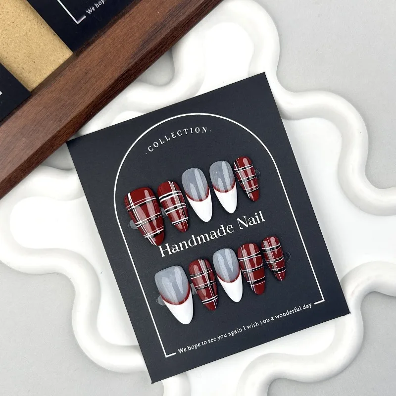 10個入り手描きネイルアートセット Y2K風シックなフレンチチップ ブライトニングプレスオンネイル 女性や友達へのプレゼントに最適