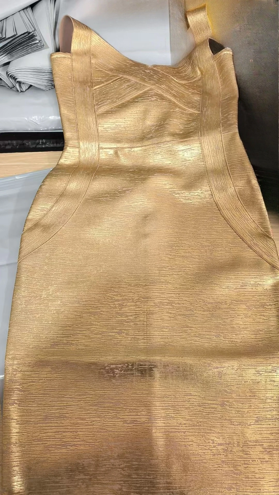 เดรสปาร์ตี้สั้นแบบรัดรูป สายเดี่ยว คอวี เซ็กซี่