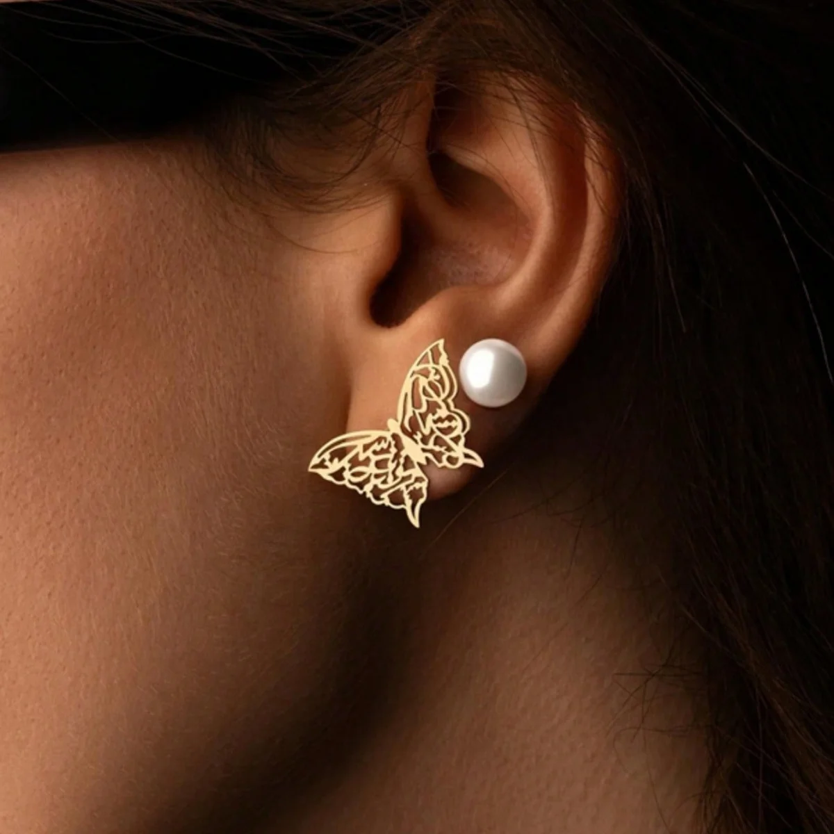 2-pack French retro style hollow butterfly imitation pearl earring set for women's versatile style