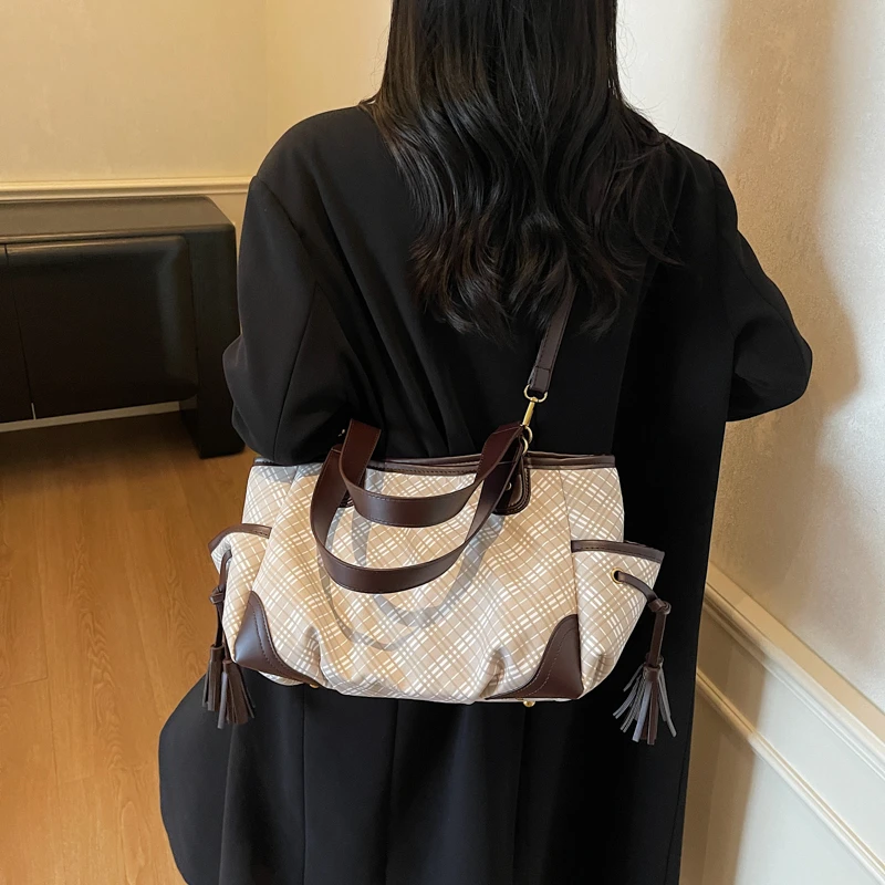 

Luxury Women's Leather Designer Tote Bag Elegant Fashion Shoulder Handbag Classic Crossbody For Chic Outfits