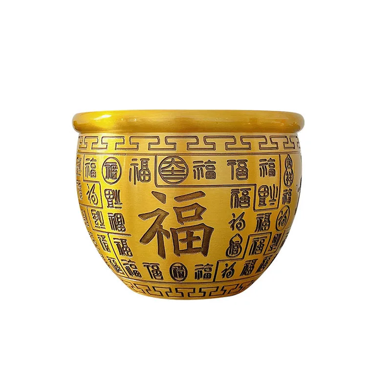 Desktop decorations: money-attracting jars, treasure bowls, and a variety of other ornaments as well as ashtrays.