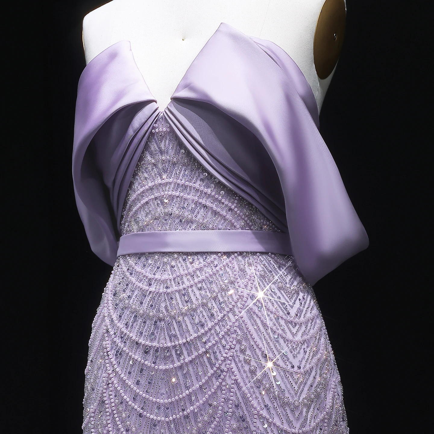 Sharon Said Luxuriöses Flieder-Meerjungfrauenkleid, schulterfrei, aus Satin, mit Pailletten und Perlen verziert, für formelle Anlässe und Partys, SS624, maßgeschneidert. – Detail 8
