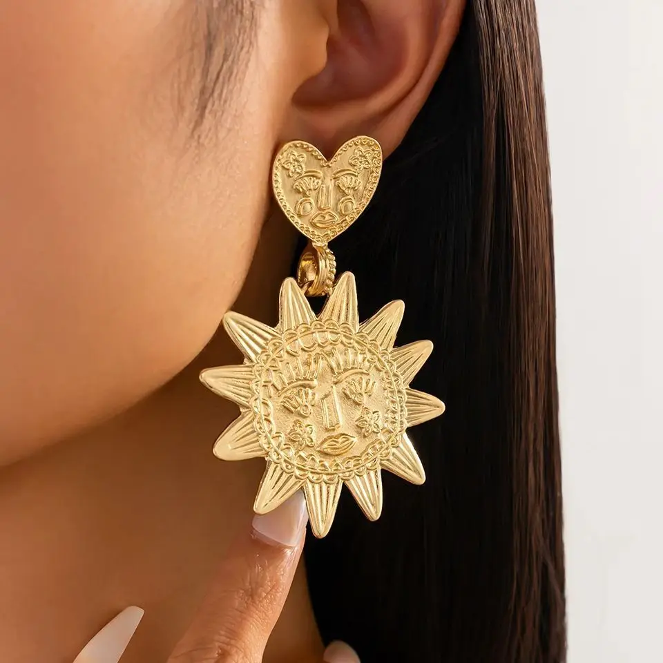 

Lacteo Punk Gold Color Wear Space Ear Studs for Women Creative Facial Sunflower Pendant Exaggerated Jewelry Accessories Gift New