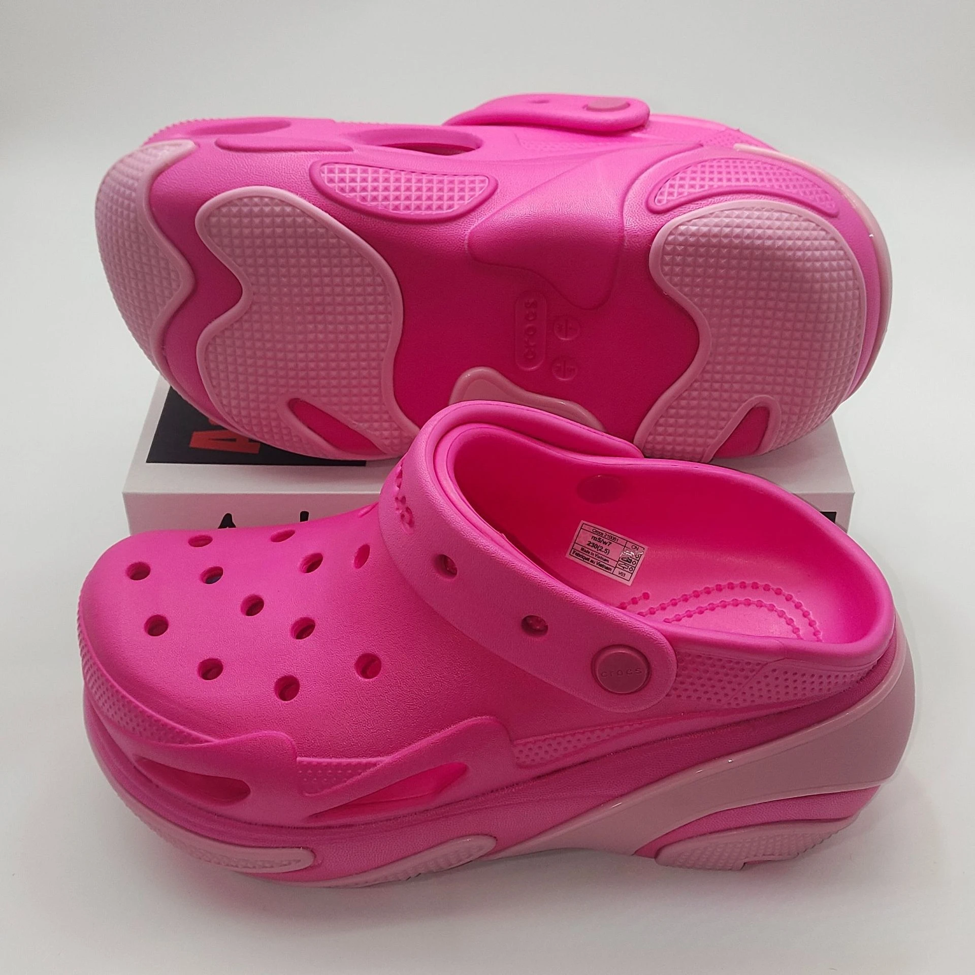 

2025 New Shell Puff Thick Bottom Holes Shoes Height Increase Anti-slip Breathable EVA Dad Shoes Women's Sand