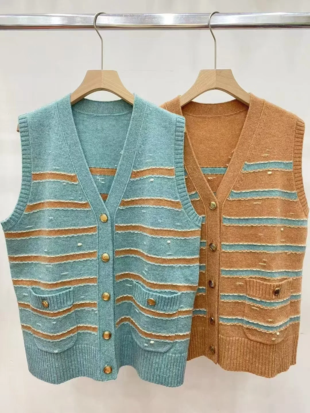 High end customized women's versatile striped knitted vest