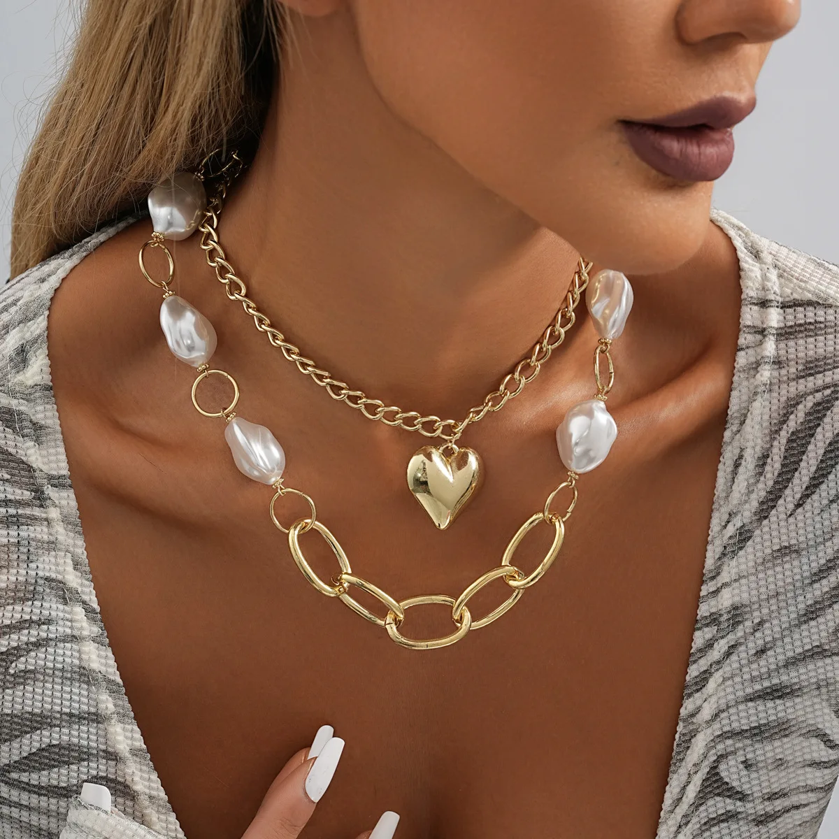 

Retro Heart Pendant Necklace 2025 Punk Style Simple Sweet Irregular Imitation Pearl Gold Color Metal Girl Fashion Sweet Jewelry
