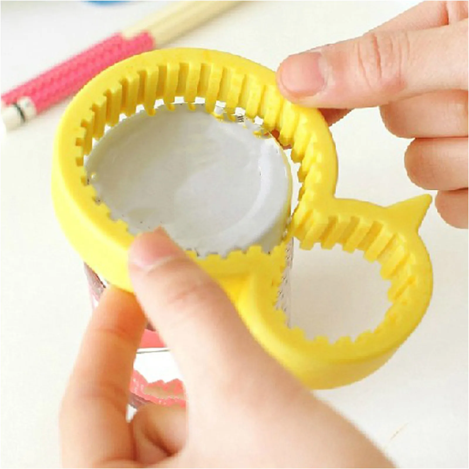 Duck-Shaped Silicone Bottle Opener – Non-Slip, Dual-Size (4cm & 6cm), Easy-Grip for Screw-Top Bottles and Cans