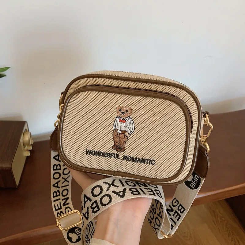 

2024 New women's bag Wide Shoulder Print Bear dual zippers Camera Bag Lady shoulder bag Crossbody bag sac de luxe femme