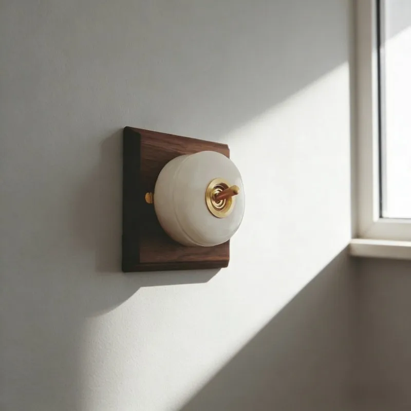 

Ретро-выключатель из полированного фарфора и латуни, винтажный накладной керамический двухпозиционный выключатель для внутреннего декора стен