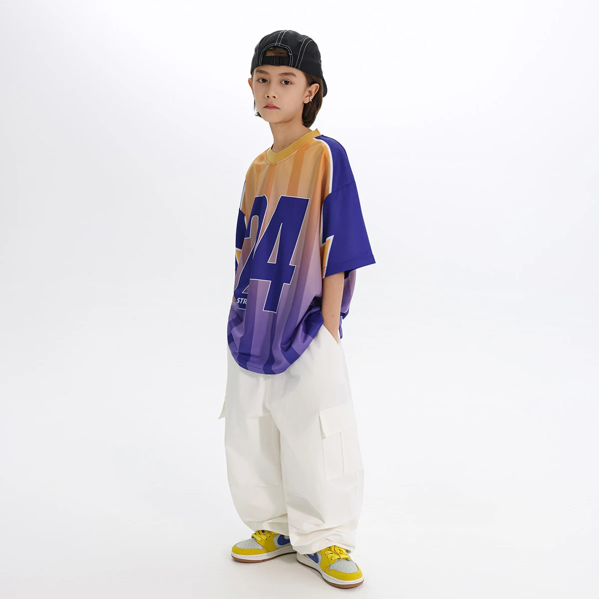 2025 Jazzdans Pak Jongens Streep Top Witte Cargo Broek Hiphop Pak Kinderen Oefenkleding Street Dance Podiumkostuums DN 20960