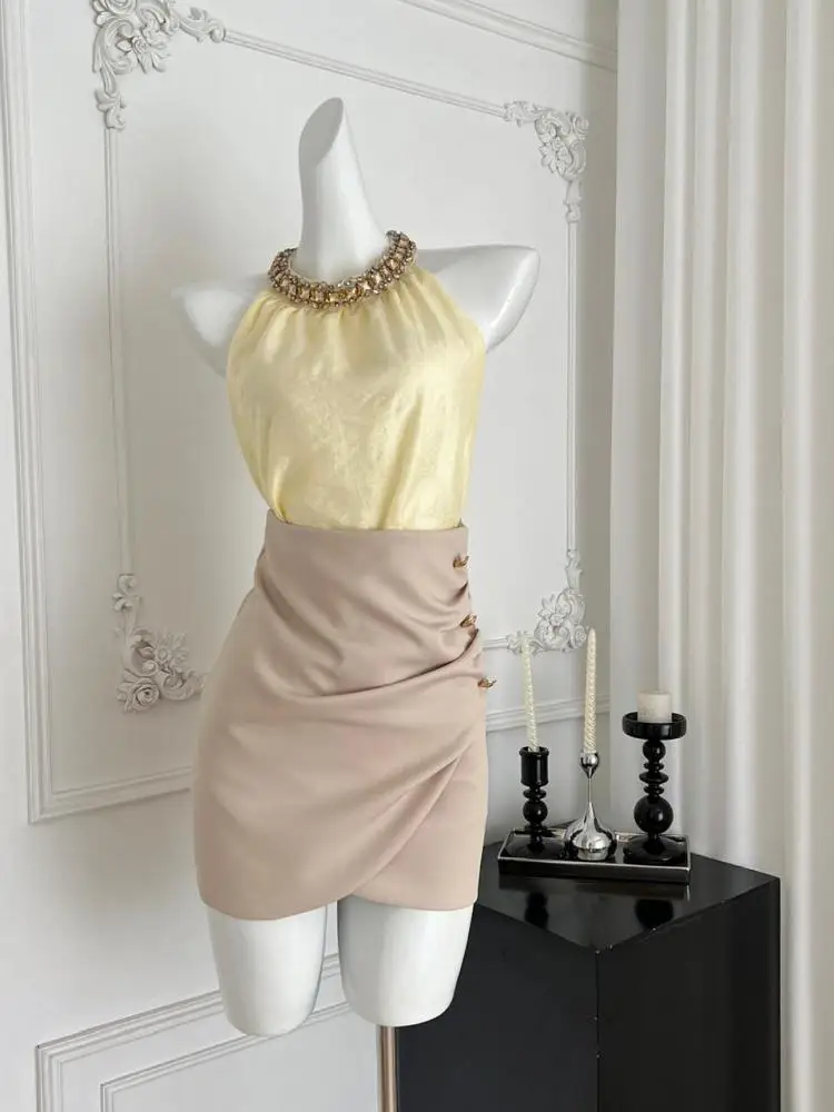 

Летние женские желтые короткие топы с круглым вырезом и открытыми плечами + плиссированная полукороткая юбка цвета хаки с высокой талией, офисные комплекты из двух предметов