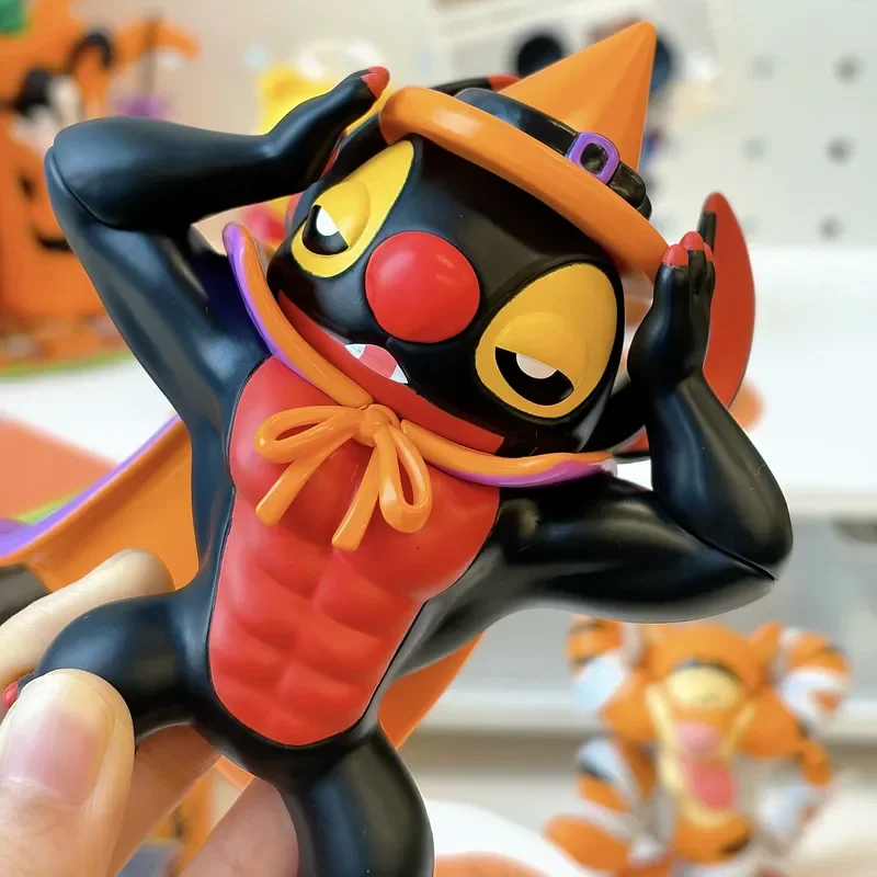 Новая подлинная серия Disney Halloween Night, стежка Винни-Пух, глухая коробка, милое украшение для рабочего стола, загадочная коробка, куклы, игрушки, подарки