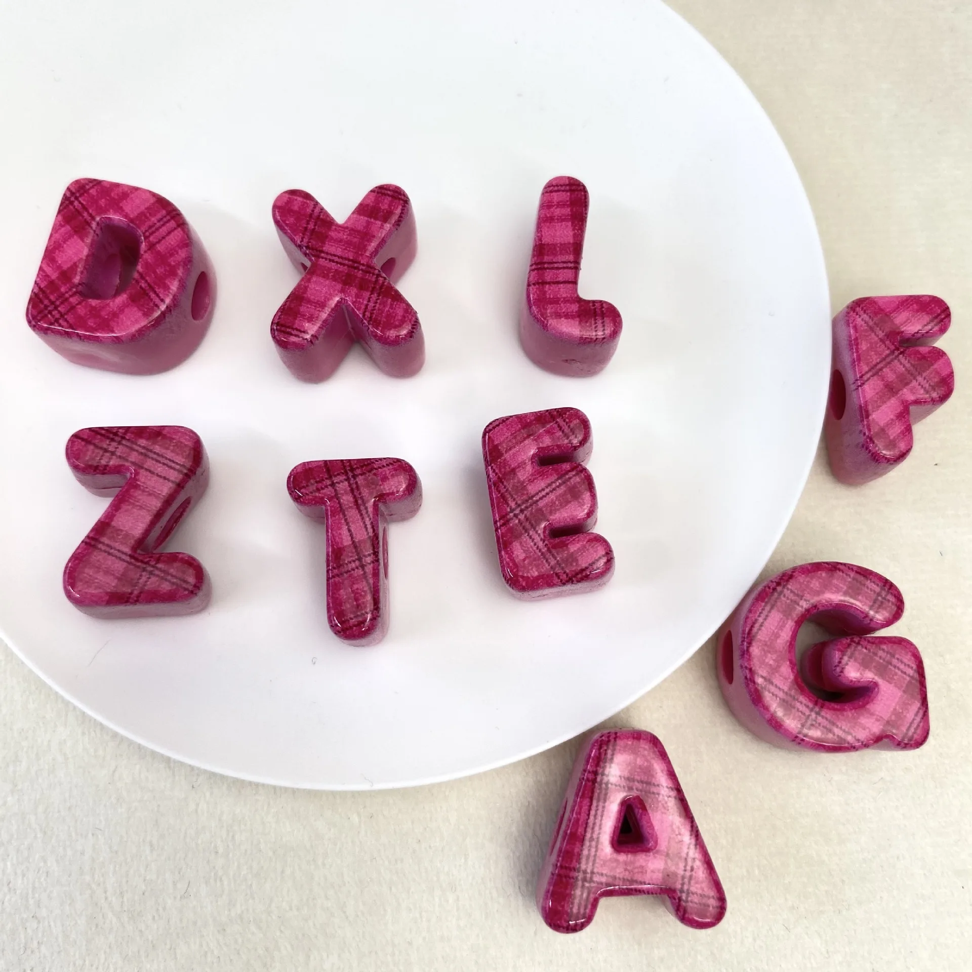 30/50/100 Stück/20 mm große Löcher Acryl Alphabet Buchstaben Perlen für DIY Telefon Kette Schlüsselanhänger Zubehör Materialien Lose Perlen – Detail 17