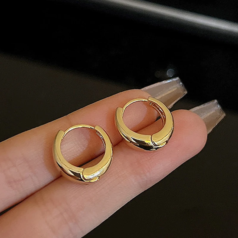 2024 New Classic Golden Color Smooth Metal Hoop Earrings For Woman Fashion Korean Jewelry Temperament Girl's Daily Wear Earrings