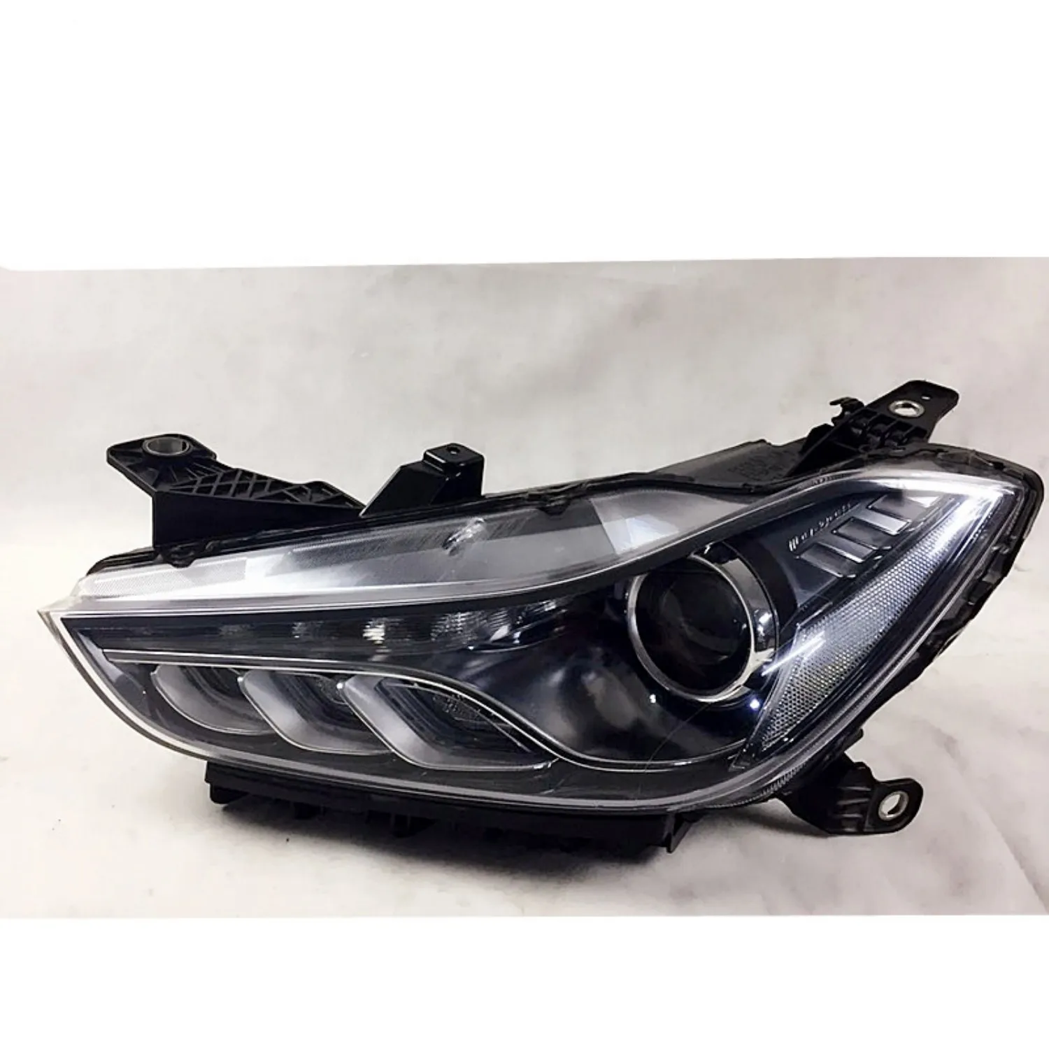 

Car Front Headlight Head Light Headlamp Angel eyes for Maserati Ghibli 14-18 DRL Daytime Running Light Turn signal