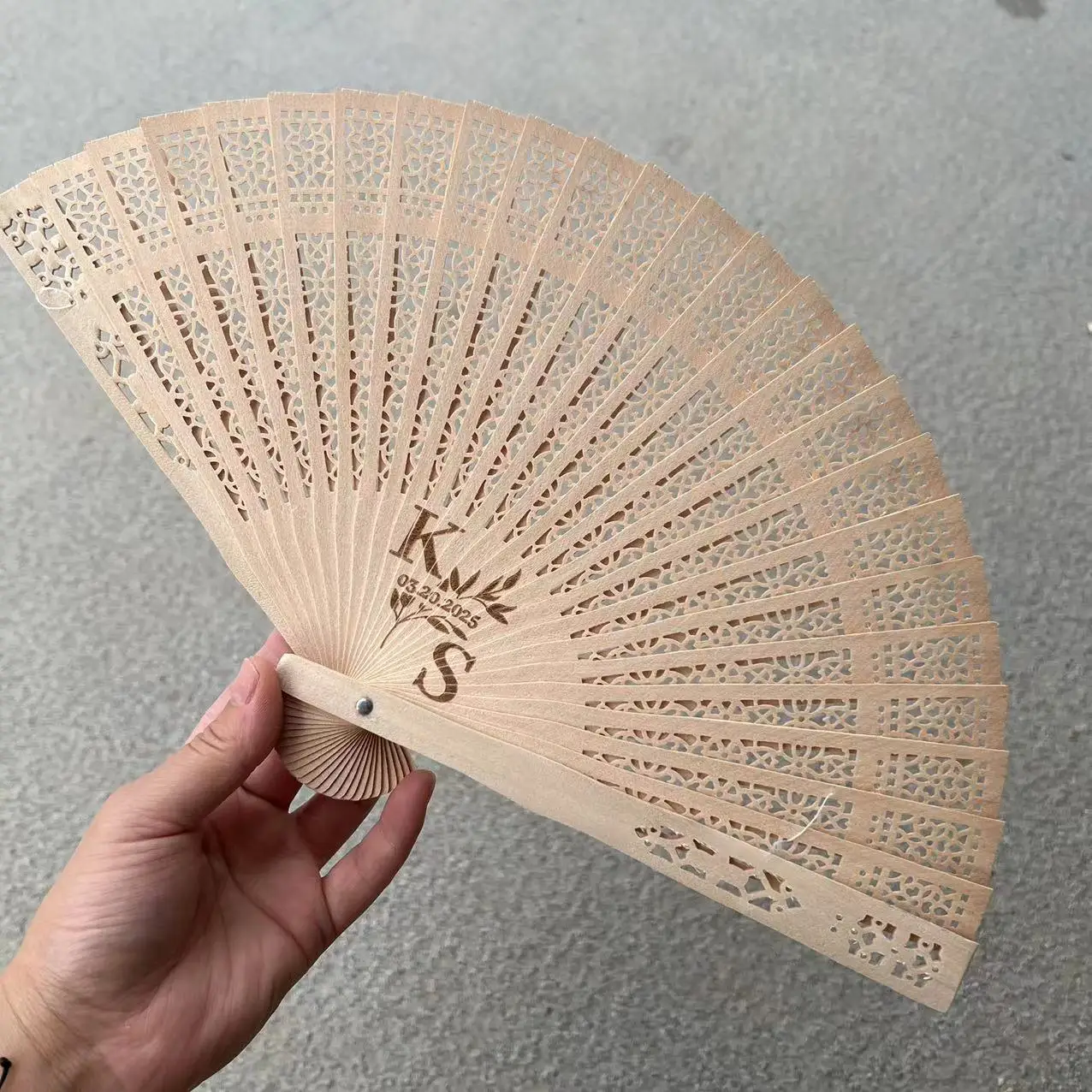 30Pcs Personalized Engraved Wood Folding Hand Fan Wooden Fold Fans Customized Wedding Party Gift Decor Bridal Shower Gift Favor