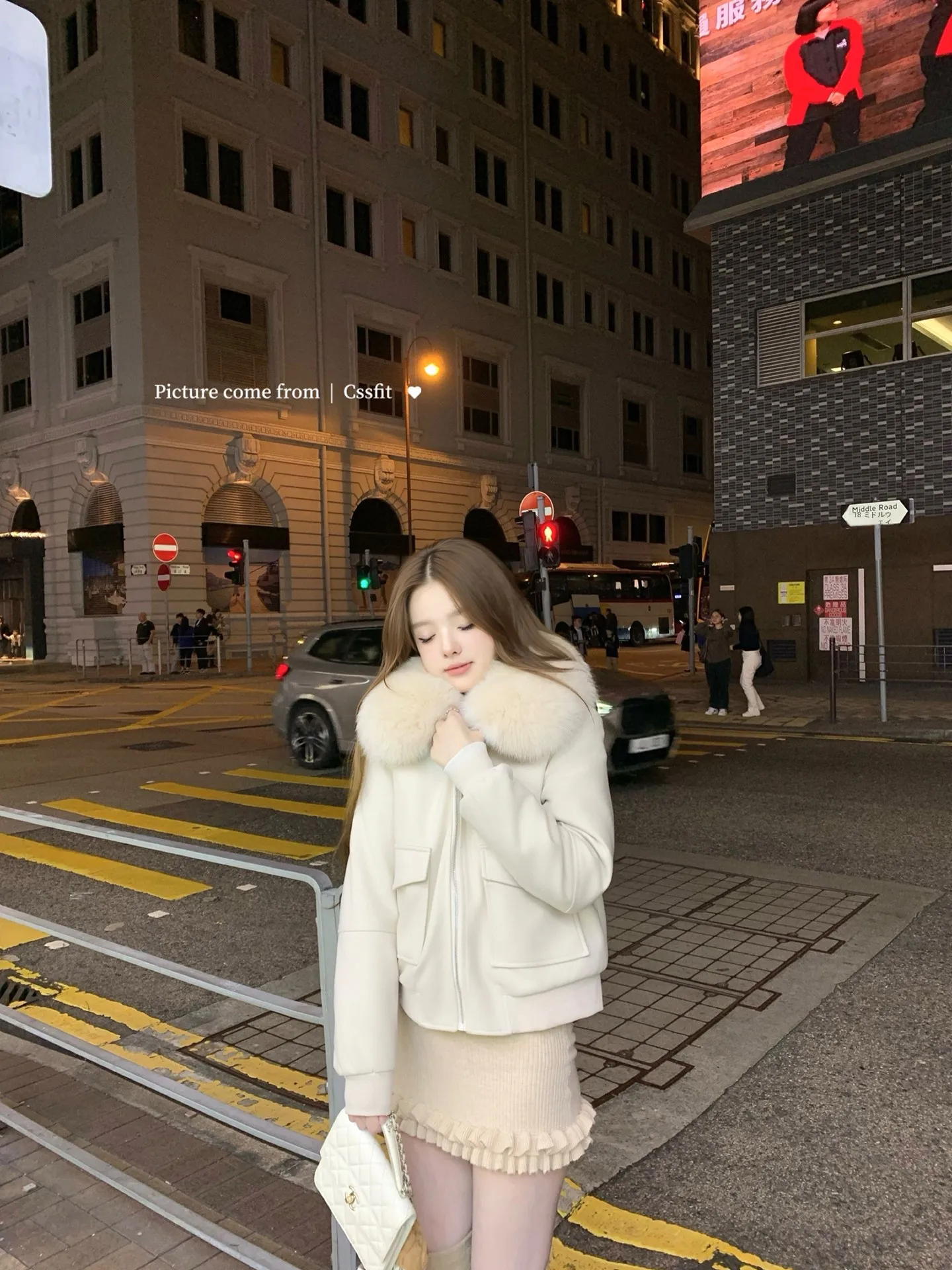 

Beverly Street Fur Trimmed down Jacket 26ss Simple Elegance White Duck down Outerwear Zipper Closure Long Sleeve Short Style