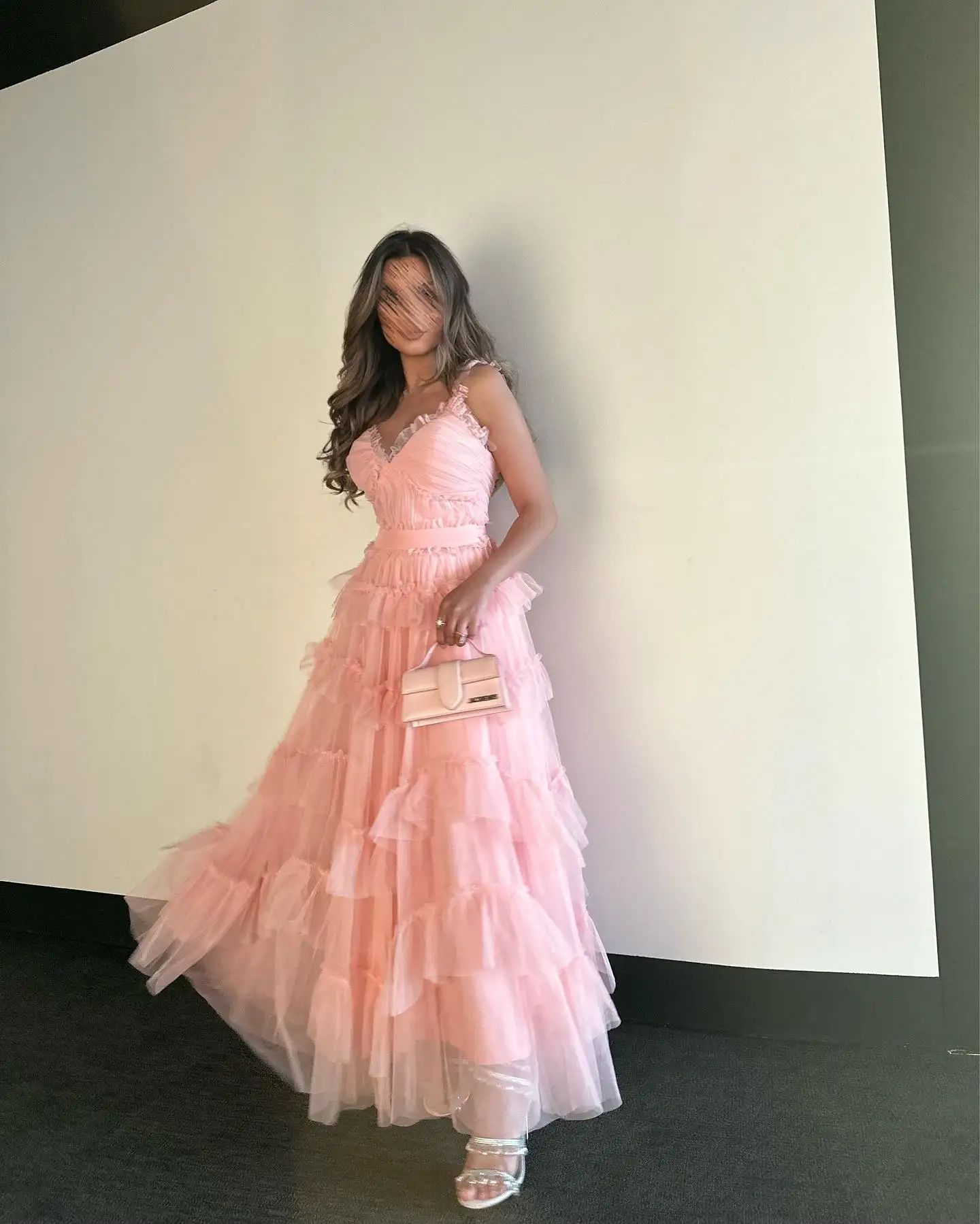 2025 выполненные на заказ тюлевые вечерние платья с v-образным вырезом на тонких бретельках, классические многоуровневые платья на молнии сзади без рукавов для особых случаев