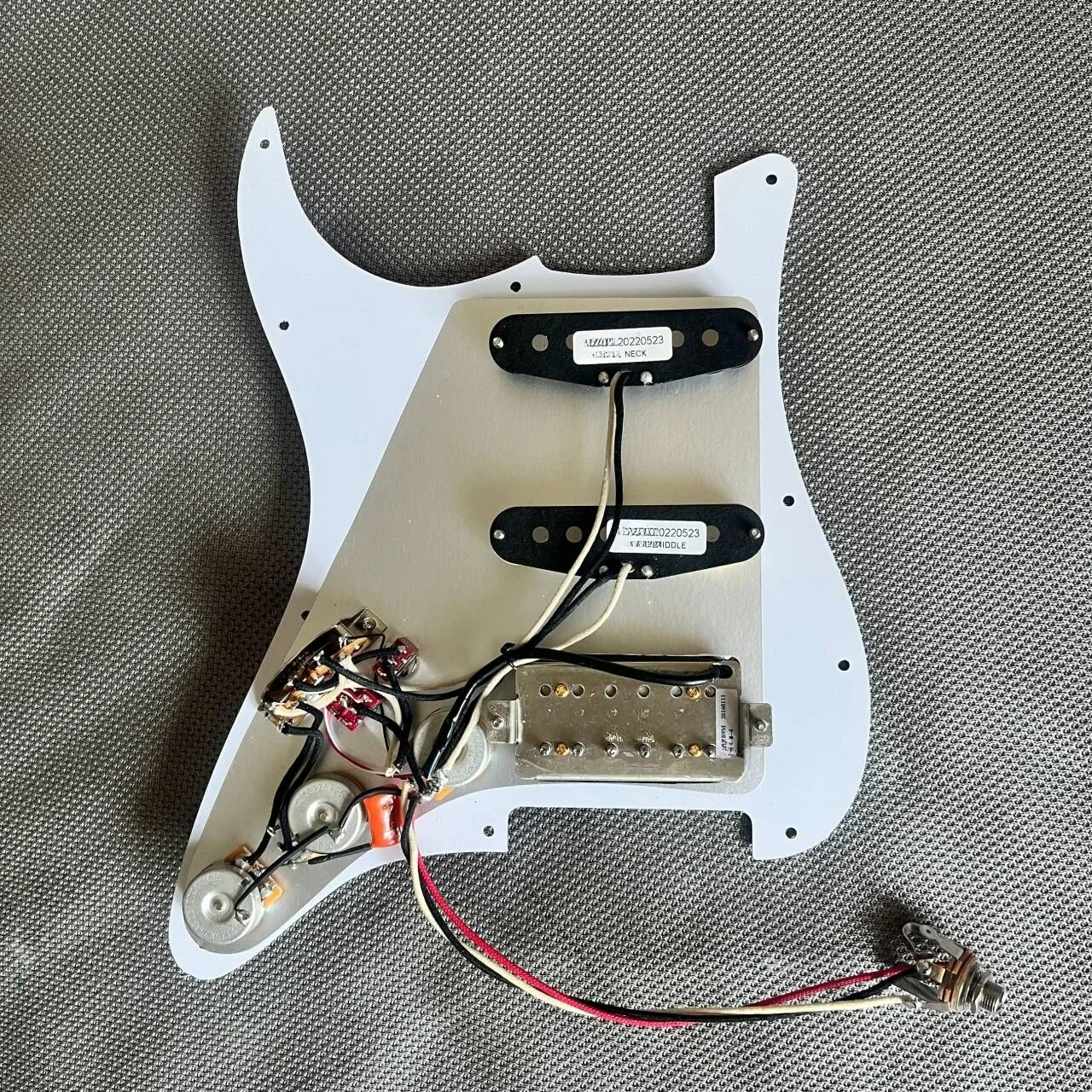 SSH Upgrad Prewired ST Guitarra Eléctrica Pickguard Set Coil Split Switch Loaded Zebra   Alnico 5 Pickup Guitar Accessories