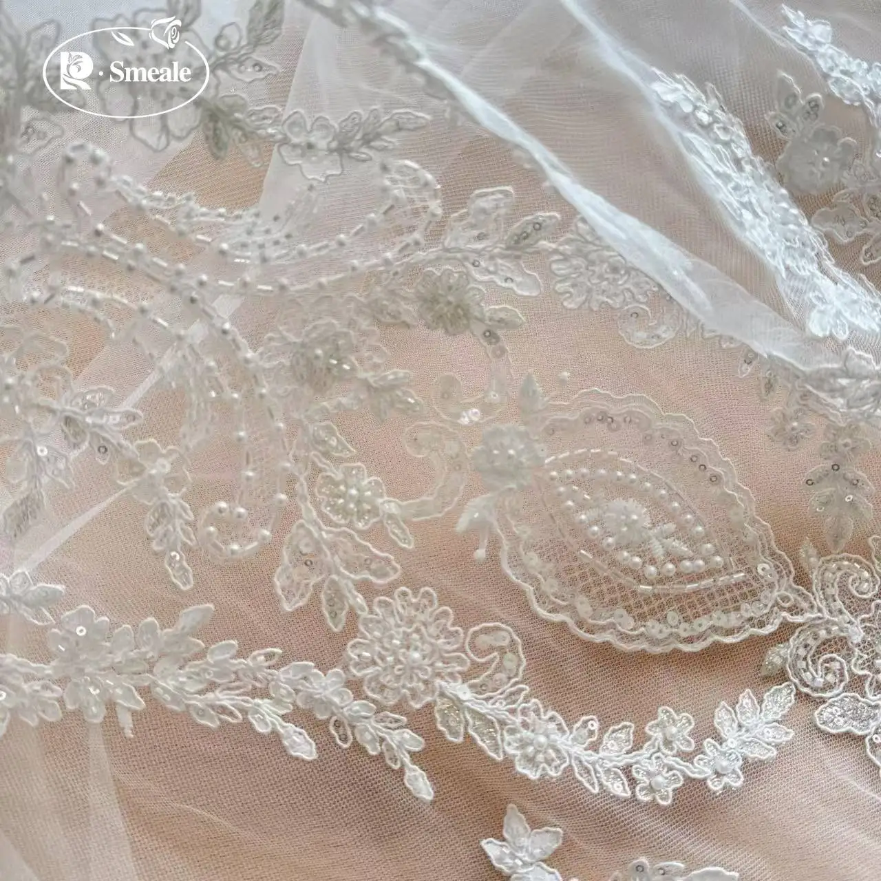 Europäischer Luxus-Stil Hochzeitskleid mit Seil-Stickerei, Perlen und Pailletten, Fortschrittliche Maßanfertigung, 3D Brautspitzenstoff – Detail 7