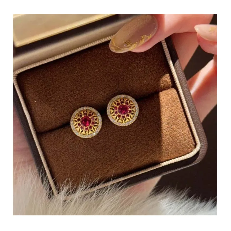

New Chinese-style Hollow Window Grilles Stud Earrings for Women with Chinese Style Temperament, Versatile Earrings, Red Zircon R